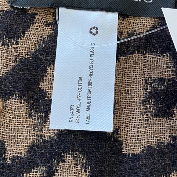 NWT Banana Republic Animal Print Wool & Cotton Scarf - Picture 6 of 6